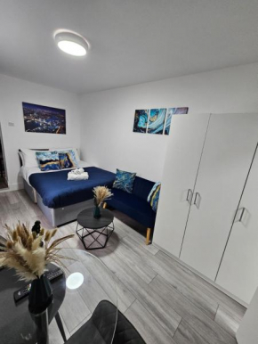 Cozy Ground-Floor Studio, Excellent City Access